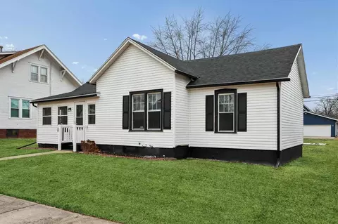 278 W Pine St, Marengo, IA 52301