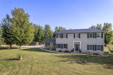 3332 Portwood Dr, Homestead, IA 52236