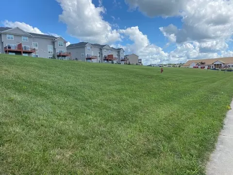 2 E Dovetail Pl, Coralville, IA 52241