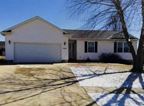705 Deerfield Dr, Marion, IA 52302