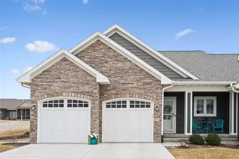 2885 Crimson Ln, Coralville, IA 52241
