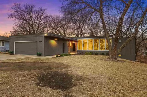 904 Oakcrest St, Iowa City, IA 52246