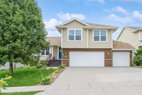 25 Eversull Ln, Iowa City, IA 52245