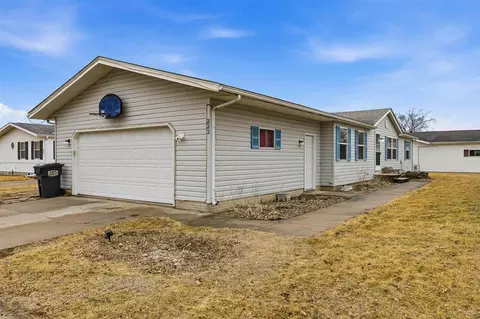 223 Dapple Ct, Iowa City, IA 52240