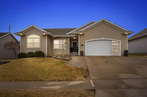 5409 Mayfair St SW, Cedar Rapids, IA 52404