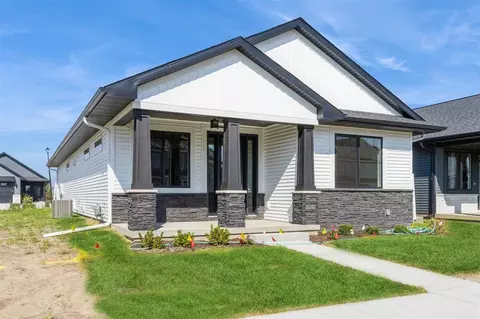 770 Clover Hill Dr, North Liberty, IA 52317