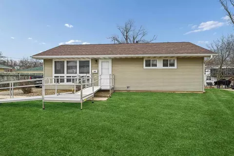 1104 38th St SE, Cedar Rapids, IA 52403