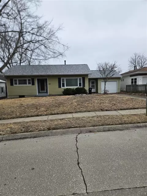 703 9th Ave, Coralville, IA 52241
