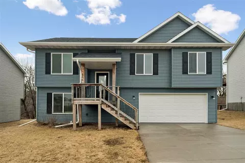 886 Summit Ct, Coralville, IA 52241