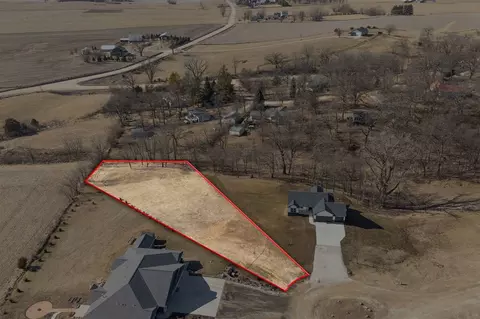 374 Arrowhead Ln, Lisbon, IA 52253