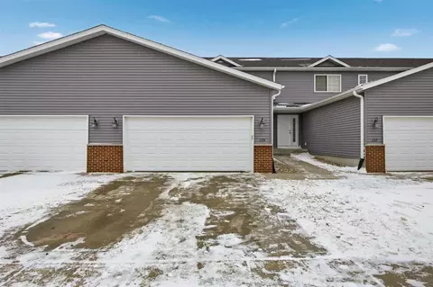 135 Woodstone Ln SW, Cedar Rapids, IA 52404