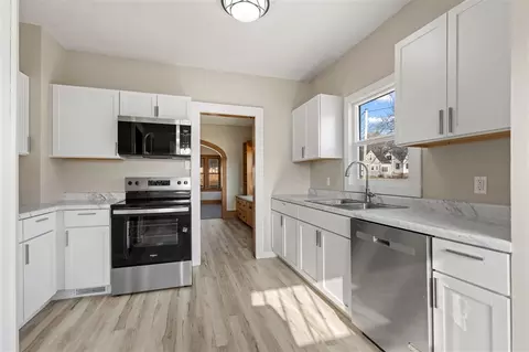 419 21st St NE, Cedar Rapids, IA 52402