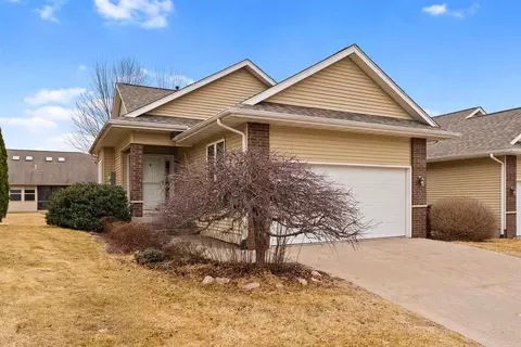 58 Brentwood Dr, Iowa City, IA 52245