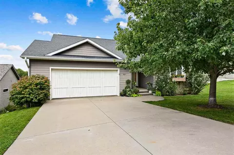 803 10th Avenue Pl, Coralville, IA 52241