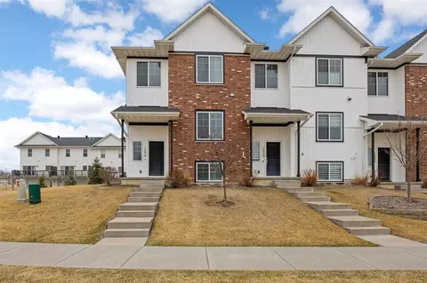 1054 Dubs Dr, Iowa City, IA 52246
