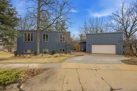 3 Wellesley Way, Iowa City, IA 52245