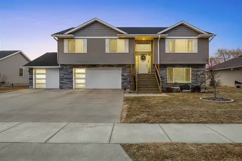 808 Marie St, Solon, IA 52333