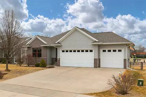 1131 Ryan Cir, Coralville, IA 52241