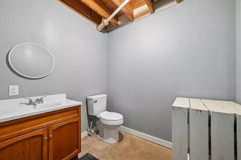 Bath - 910 Karens Ct, Walker, IA 52352 photo 3 of 3