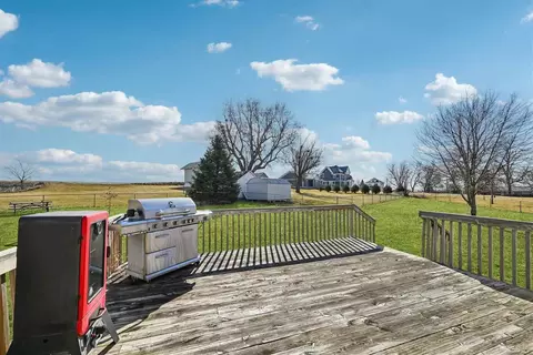 Exterior - 910 Karens Ct, Walker, IA 52352 photo 8 of 11