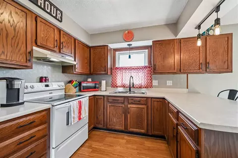 Kitchen - 910 Karens Ct, Walker, IA 52352 photo 4 of 5