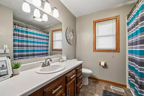 Bath - 910 Karens Ct, Walker, IA 52352 photo 1 of 3
