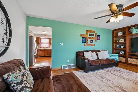 Living - 910 Karens Ct, Walker, IA 52352 photo 4 of 4