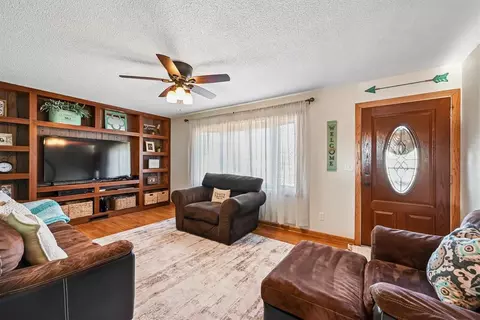 Living - 910 Karens Ct, Walker, IA 52352 photo 1 of 4