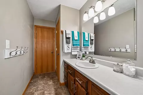 Bath - 910 Karens Ct, Walker, IA 52352 photo 2 of 3