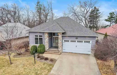 2238 Dempster Dr, Coralville, IA 52241