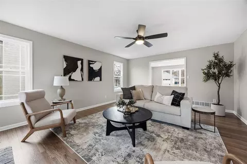 Living - 3310 Riverside Dr NE, Cedar Rapids, IA 52411 photo 5 of 5