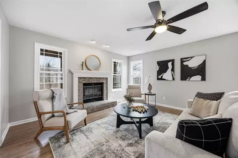 Living - 3310 Riverside Dr NE, Cedar Rapids, IA 52411 photo 4 of 5