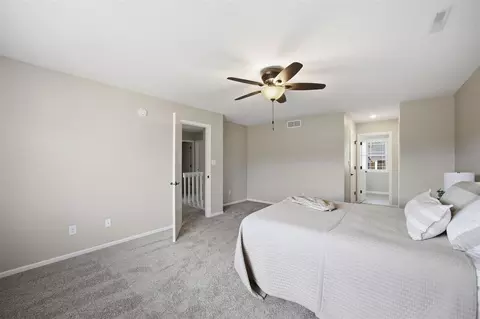 Bedroom - 3310 Riverside Dr NE, Cedar Rapids, IA 52411 photo 3 of 6