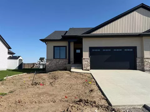 1210 Berkshire Ln, North Liberty, IA 52317