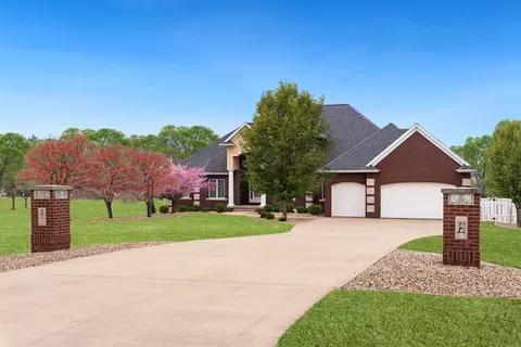 4601 Plumberry Rd, Ely, IA 52227