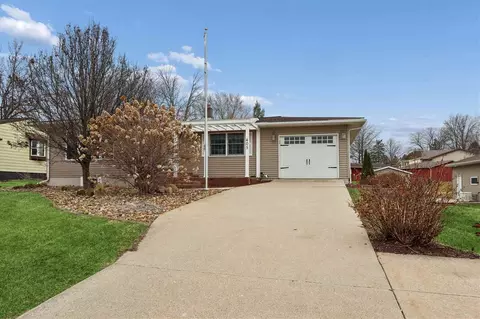 405 6th St, Victor, IA 52347