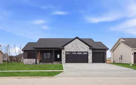 800 Yorkshire St, North Liberty, IA 52317