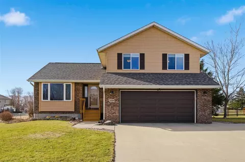 350 Fox Run Dr, North Liberty, IA 52317