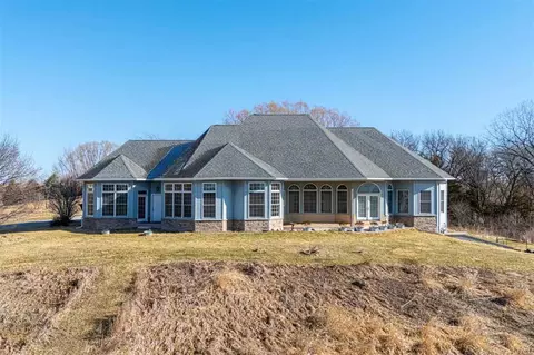 2245 288th Dr, Williamsburg, IA 52361
