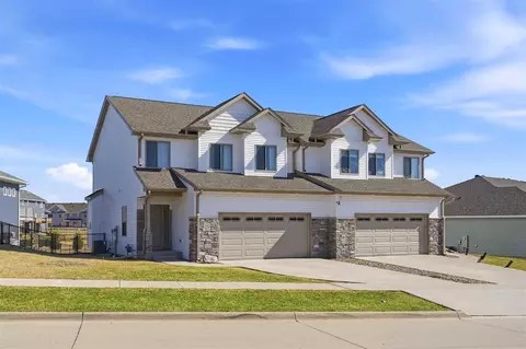 1142 Leann Cir, North Liberty, IA 52317