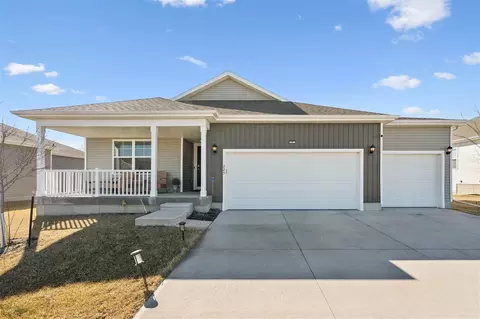 225 Sumac Dr, Palo, IA 52324