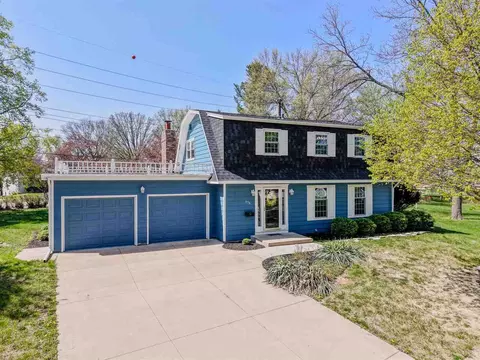 556 Mahaska Ct, Iowa City, IA 52246