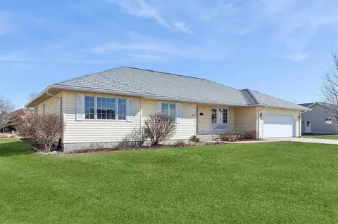 501 Raider Dr, Williamsburg, IA 52361