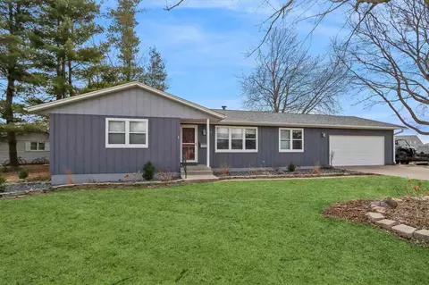 39 Greenview Dr, West Branch, IA 52358