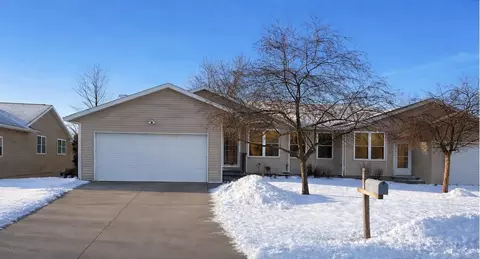 1107 E Adams St, Washington, IA 52353