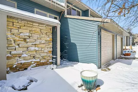 1704 Lynncrest Dr, Coralville, IA 52241