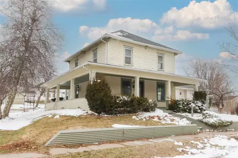 224 W Main St, Oxford, IA 52322
