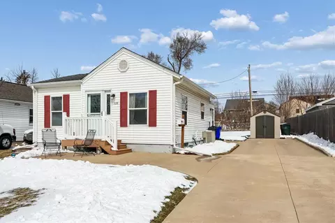 628 36th St NE, Cedar Rapids, IA 52402