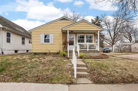 1114 11th St NW, Cedar Rapids, IA 52405
