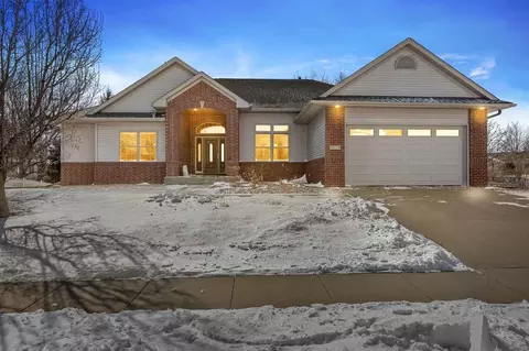 1138 Wild Prairie Dr, Iowa City, IA 52246